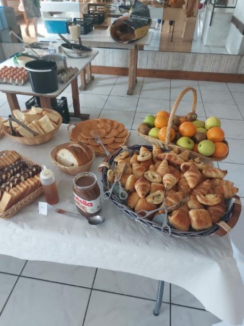 Brunch  sucré salé service en self avec service pour un retour de mariage