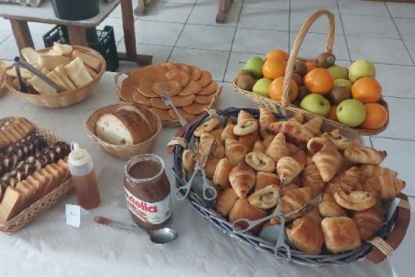 Brunch  sucré salé service en self avec service pour un retour de mariage