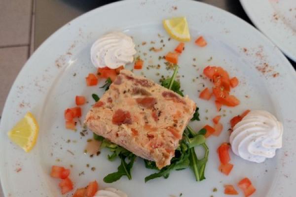 rillette de saumon maison et sa crème ciboulette