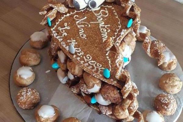 Pièce montée chocolat vanille caramel pour un Baptême réalisé par notre cuisinier 